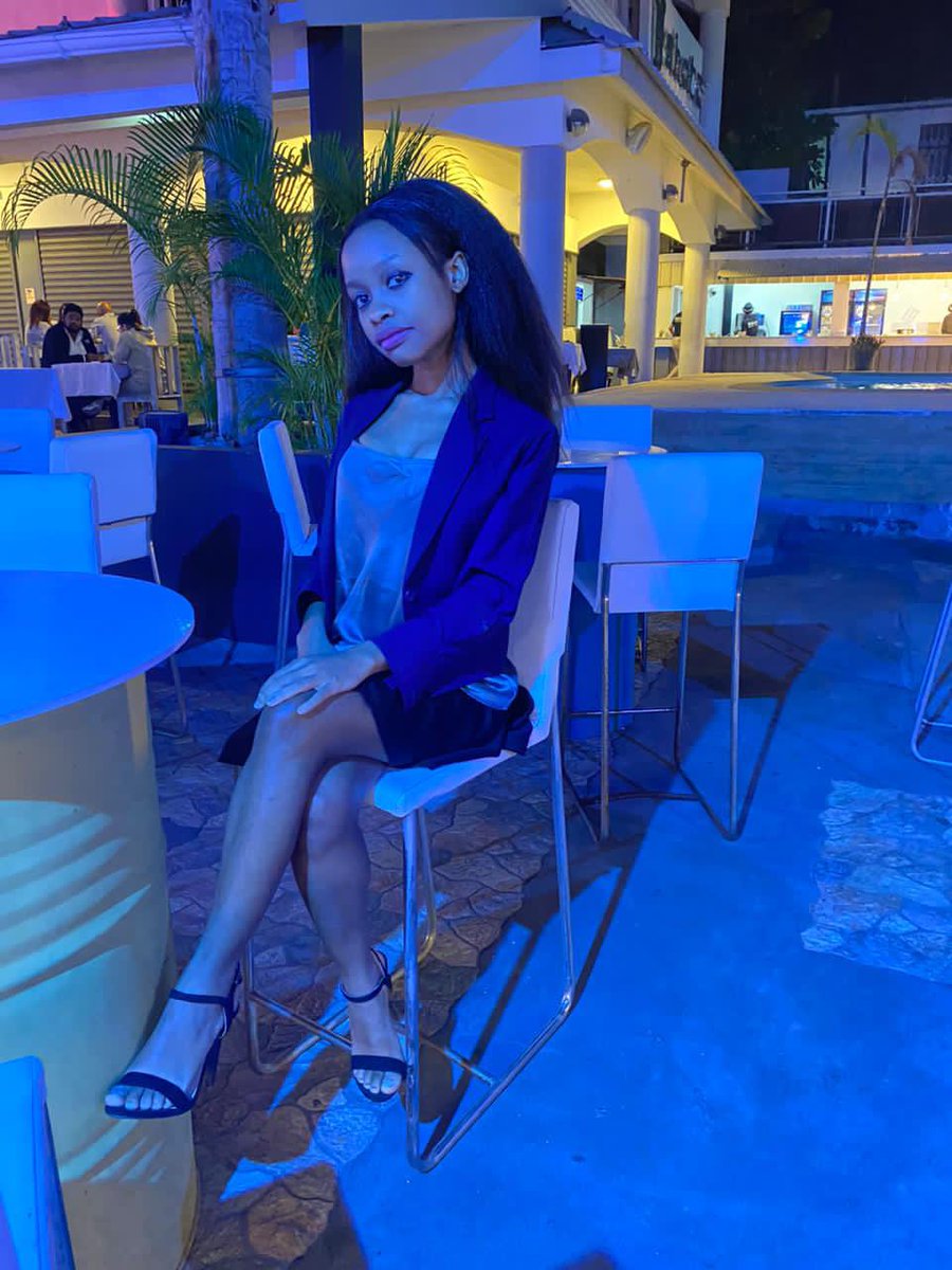 Keren Obara on her vacation night out at the Shotz Club in Flic en Flac. #keren #mauritius #beach #vacation #flicenflac