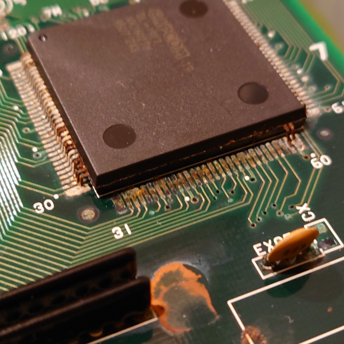 MiracleHero1's tweet image. #CPS2
博打はこの世にたくさん数あれど、またここに動作未確認の中古CPS2にチャレンジする者が・・
なおチャレンジ失敗するとこの電池が液漏れや爆発によりこのようになっている個体を引き当ててしまう😱
さてどうなる事やら・・