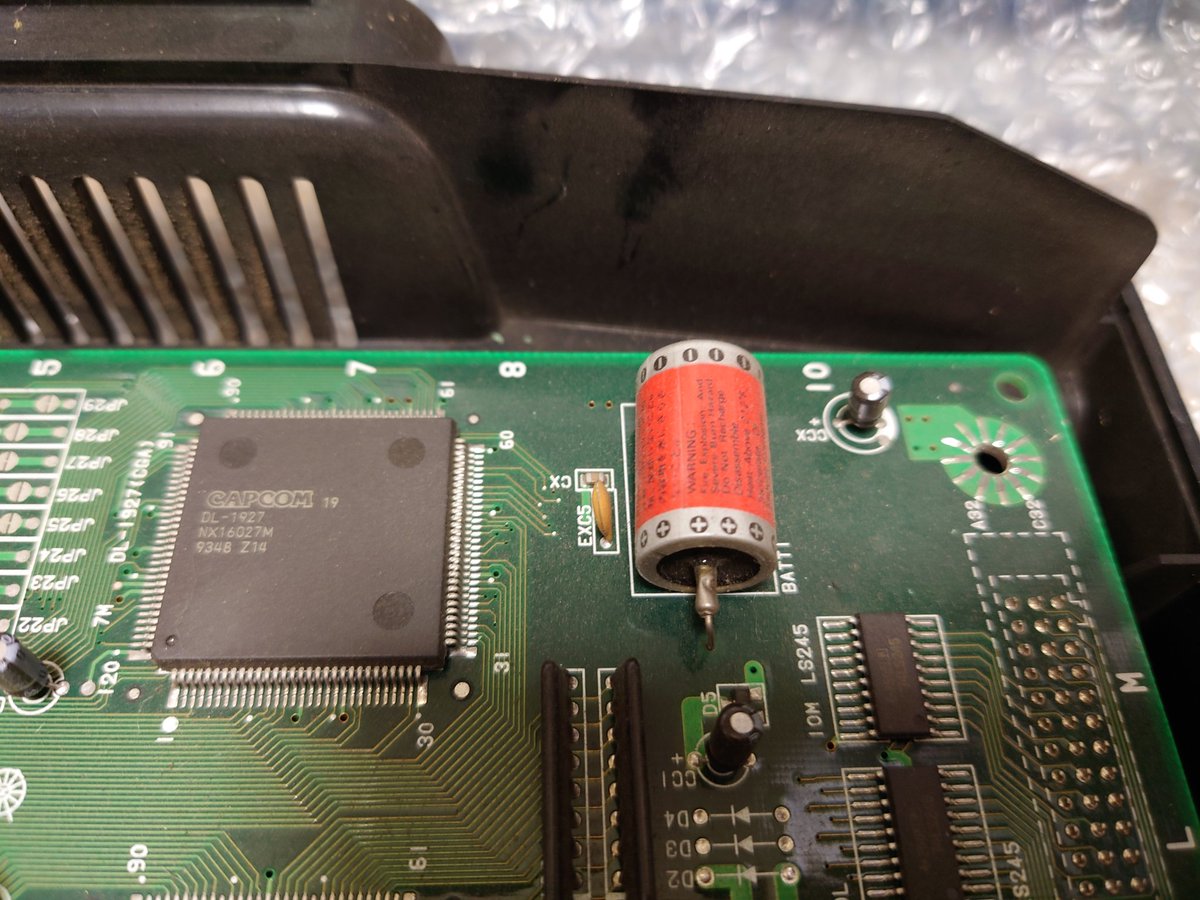 MiracleHero1's tweet image. #CPS2
博打はこの世にたくさん数あれど、またここに動作未確認の中古CPS2にチャレンジする者が・・
なおチャレンジ失敗するとこの電池が液漏れや爆発によりこのようになっている個体を引き当ててしまう😱
さてどうなる事やら・・