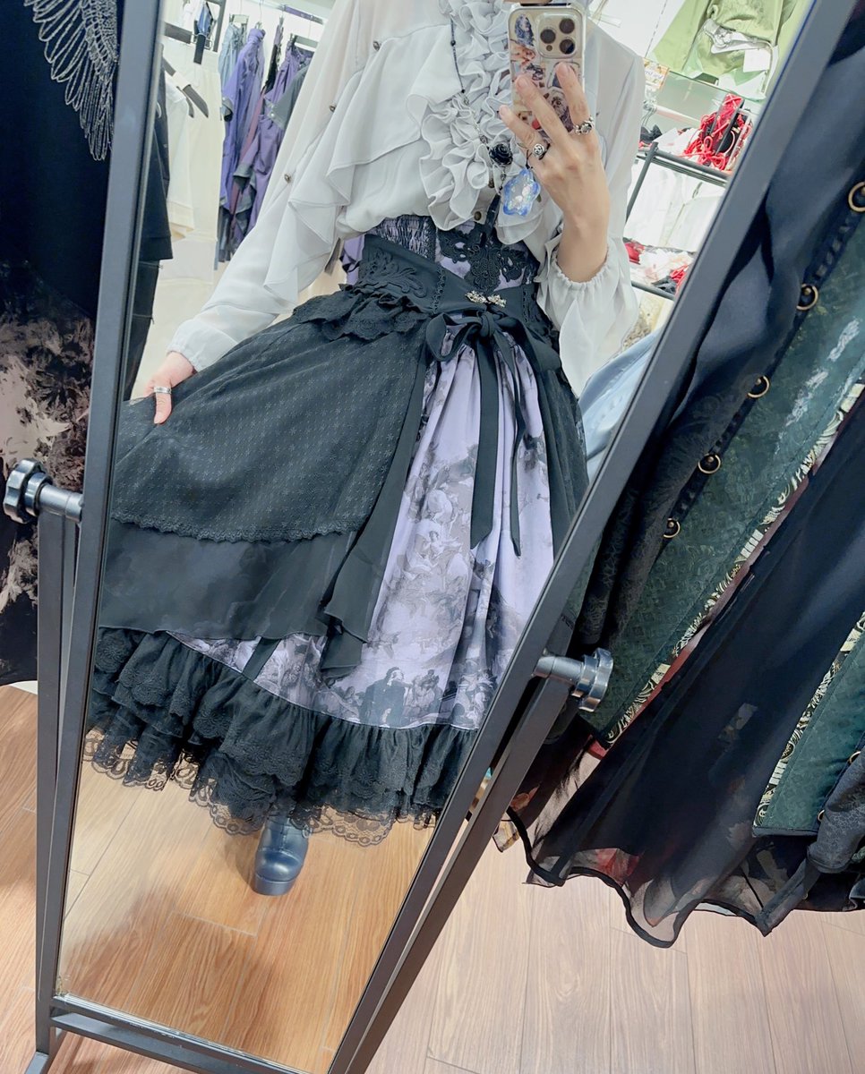 今日は池袋店最終日☺️

池袋アカウントのツイートお写真撮り中✌️
可愛い新作たくさんです〜！！

ぜひご覧にいらして下さいね😊！