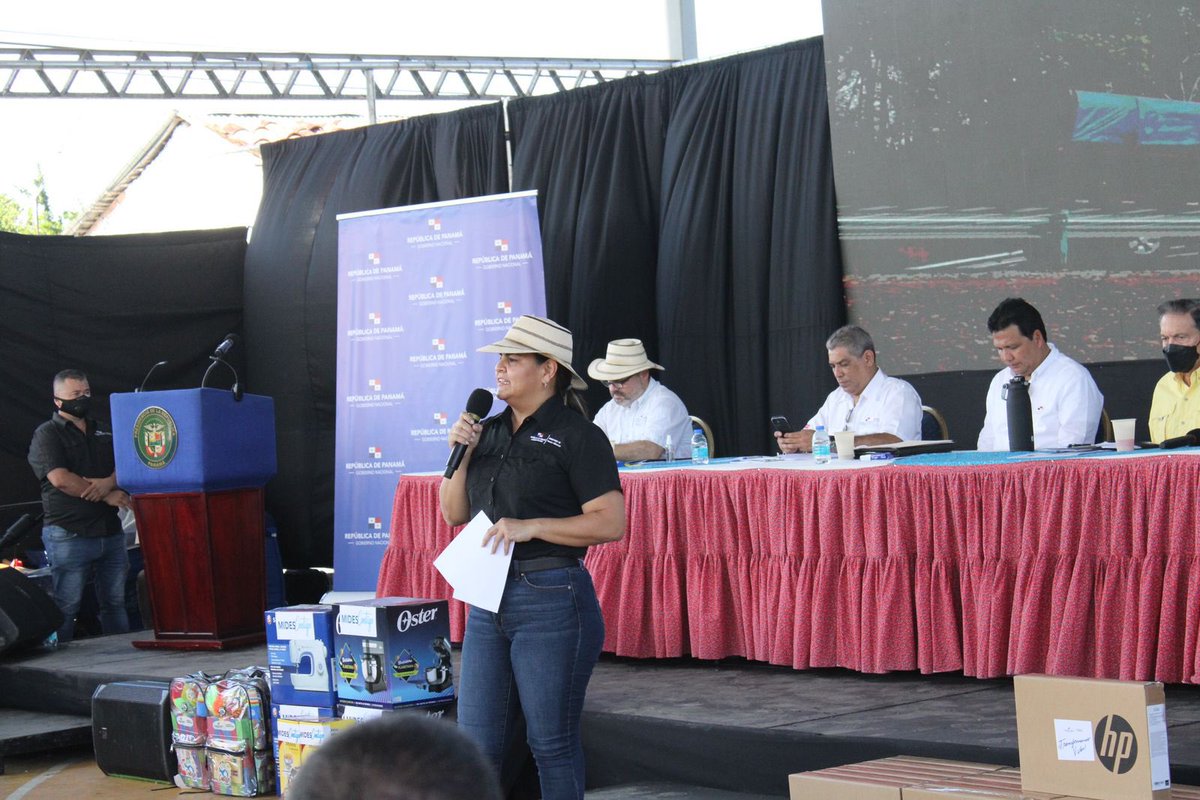 MOPPma's tweet image. 📍Parita, Herrera | Durante la gira comunitaria N° 142 , la ministra encargada @LIBRADADEFRIAS presentó los datos generales del proyecto del puente modular de dos vías sobre la Quebrada Las Trancas, en el corregimiento de Chepo.