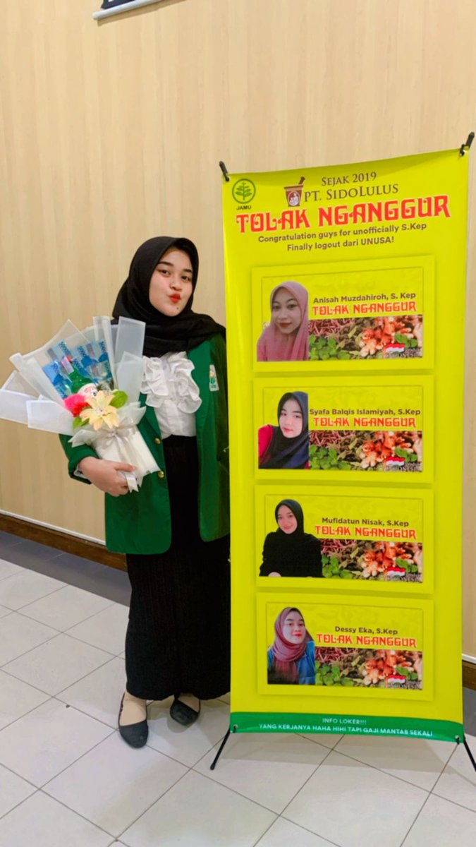 dece_black's tweet photo. Akhirnya si beban keluarga bisa nyelesain skripsi wkwk https://t.co/5UQKgaTN8I