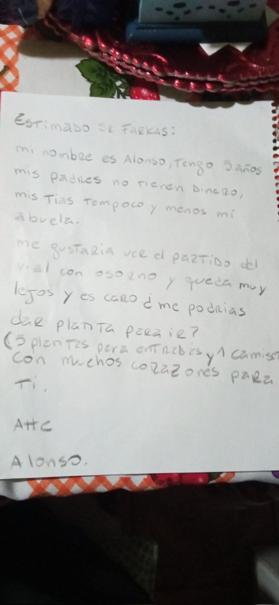 _DimeSharo's tweet photo. @leonardofarkas mi sobrino me dijo que quería ir a ver un partido pero que no sabía cómo ir y llevar a sus mamitas (mi abuela y mi mamá) así que le escribió una carta a Farkas y es la cosa más linda del mundo. No pierdo nada por intentar menos por él ❤️ https://t.co/9i0QqkZ4cP