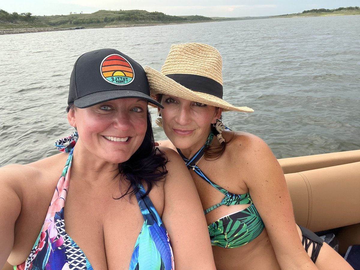 kstatevangirl's tweet photo. #tuttlepuddle #lakelife #girlsday https://t.co/MZaXIrod7Q