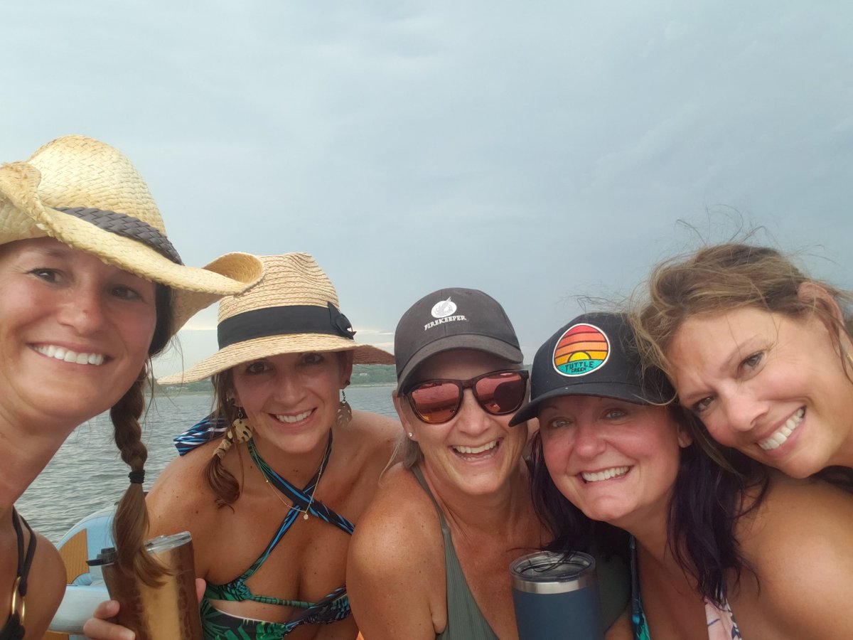 kstatevangirl's tweet photo. #tuttlepuddle #lakelife #girlsday https://t.co/MZaXIrod7Q
