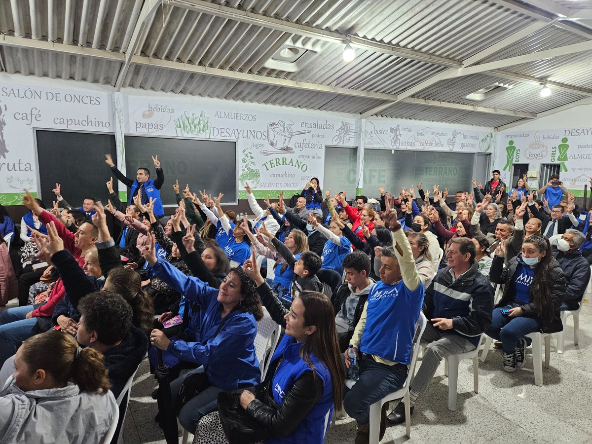 juancsuarez838's tweet photo. Apertura de campaña en Puente Aranda!! 
Somos MIRA 🥳🥳

#LideresenPuenteAranda
@SamirBedoya https://t.co/SzetJ6xZKt