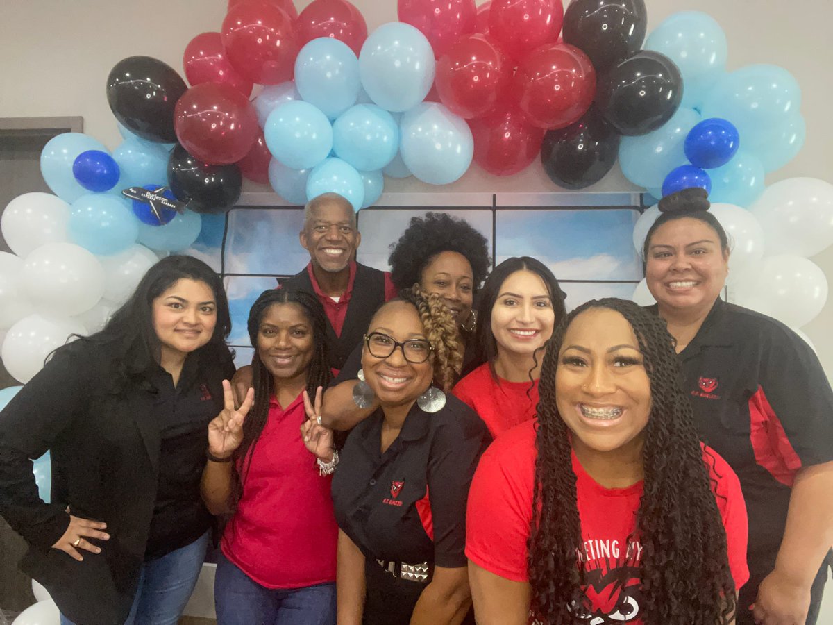 russelllonnie3's tweet photo. What an AMAZING Burleson Nation Teacher Leadership Retreat! Preparation and collaboration was on 🔥Thank you @TackleTomorrow for providing @HolidayInn conference room and the amazing food from @GloriasCuisine #AmazingPartner
@SpruceV_T
@ACEDallasISD
@BurlesonDISD
@TeamDallasISD https://t.co/bYVIK8HYyY