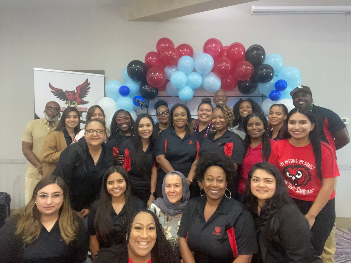 russelllonnie3's tweet photo. What an AMAZING Burleson Nation Teacher Leadership Retreat! Preparation and collaboration was on 🔥Thank you @TackleTomorrow for providing @HolidayInn conference room and the amazing food from @GloriasCuisine #AmazingPartner
@SpruceV_T
@ACEDallasISD
@BurlesonDISD
@TeamDallasISD https://t.co/bYVIK8HYyY