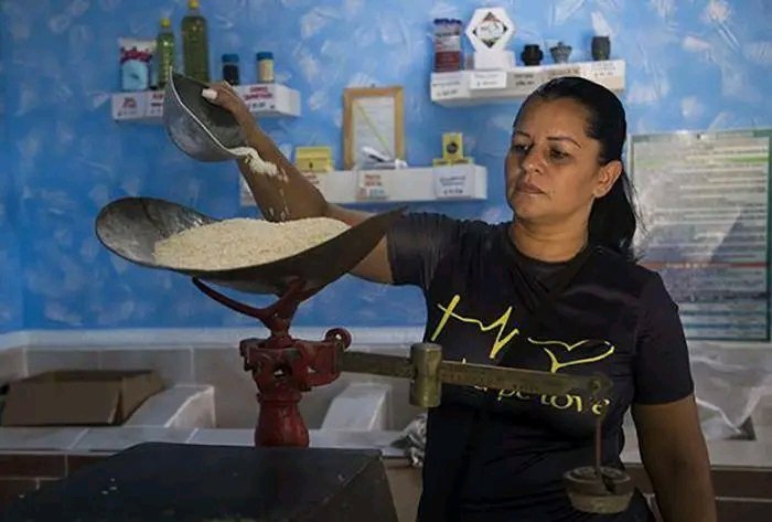 Comerciantes y transportistas redoblan  esfuerzos para asegurar la canasta familiar normada.
#
#ComercioCuba
