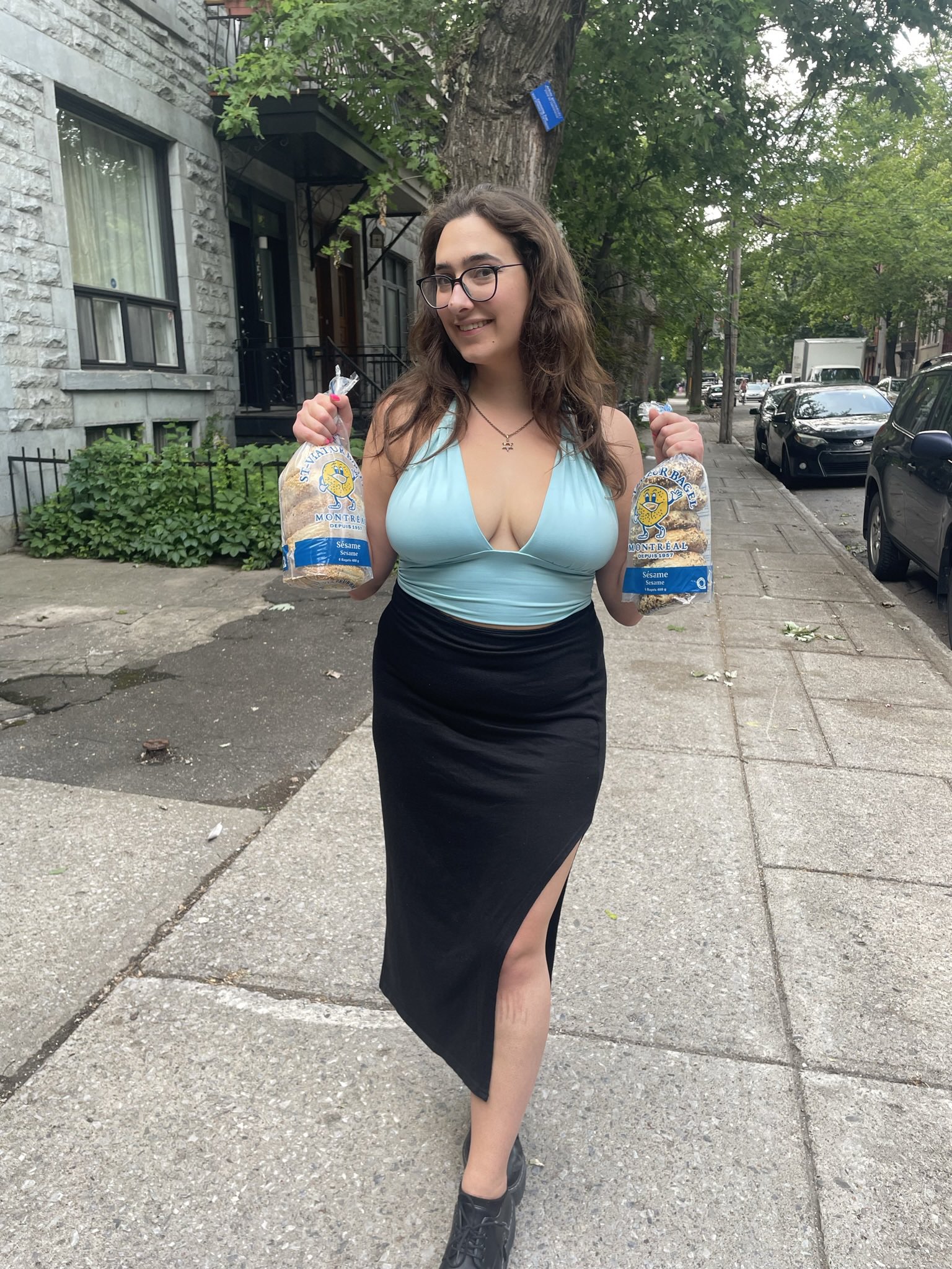 Qveenjulia on X: Just me and my bagels t.coq3nC4OI8OY  X