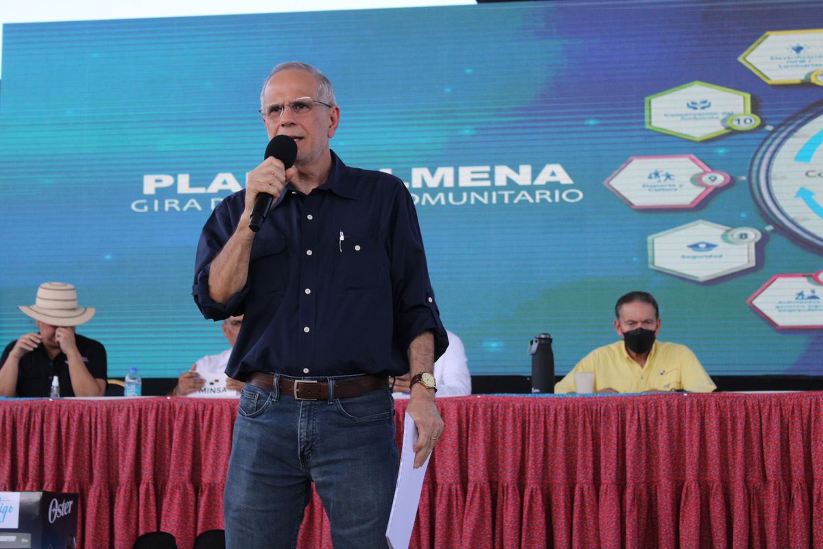 MOPPma's tweet image. 📍Parita, Herrera | El Pdte. @nitocortizo junto al director de la @oerpanama, Leonardo Alessandria, entregó la Orden de Proceder para la instalación de materiales y equipos e interconexión para los proyectos de extensión de línea en comunidades de Coclé, Herrera y Los Santos.