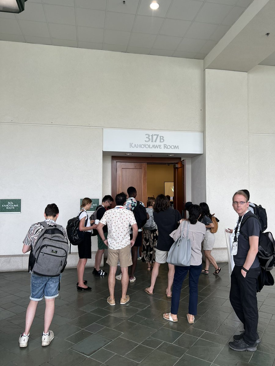 stathiuss's tweet photo. Seems like the limits for the Topology workshop were not well-defined. #icml #ICML2023 https://t.co/GZkTQiK3oP