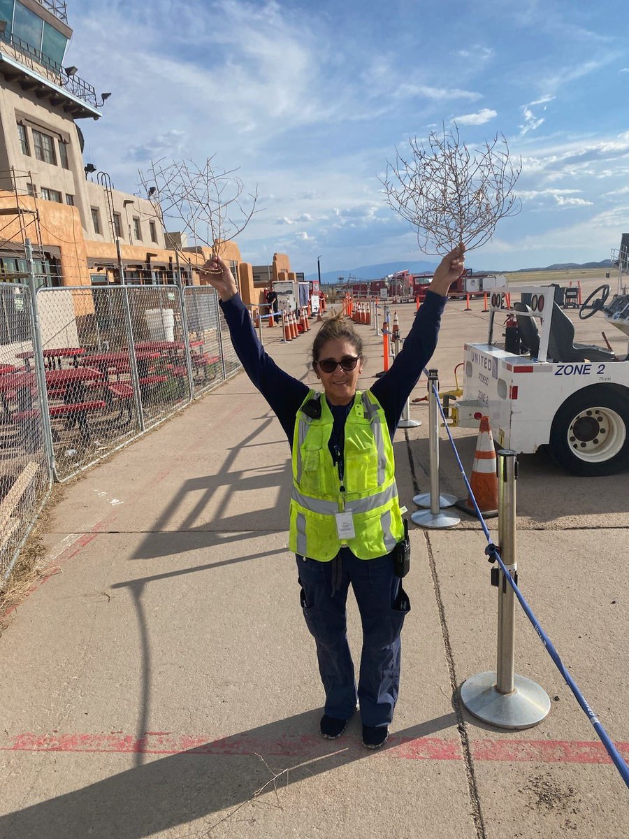 UnitedSAF1's tweet photo. In New Mexico tumbleweeds are our best friends. 

#unitedgroundexpress  #WeAreUGE  #UnitedAirlines #simplysantafe  #NewMexico https://t.co/VvsnbNaHkc