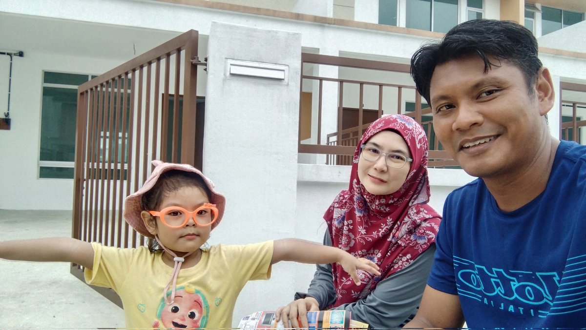 farissjasma's tweet photo. Melawat rumah baru kita. https://t.co/PhP6Zm4ile