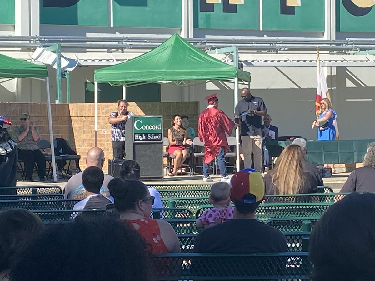 helloeemo's tweet photo. Congratulations MDUSD Class of 2023 Graduates! 🎓 
#celebratingstudentsuccess
#Classof2023 #ProudtobeaMDUSDgrad
@MtDiabloUSD @concordhigh @mtdiablohs https://t.co/aId4NwM4LG