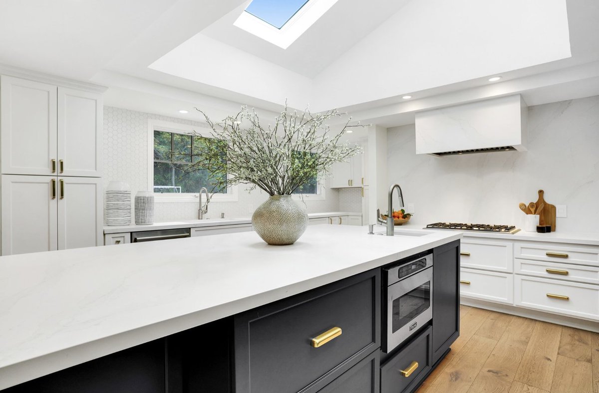 VMADesignBuild's tweet photo. Reminiscing on one of our favorite kitchen reno's! So much time, thought, and effort was put into making this kitchen remodel come to life. We could not have been happier with the outcome!

#VMAdesignbuild #bayarearenovations #bayarearemodel #bayarea  #contracostacounty https://t.co/BIRhhb4lAD