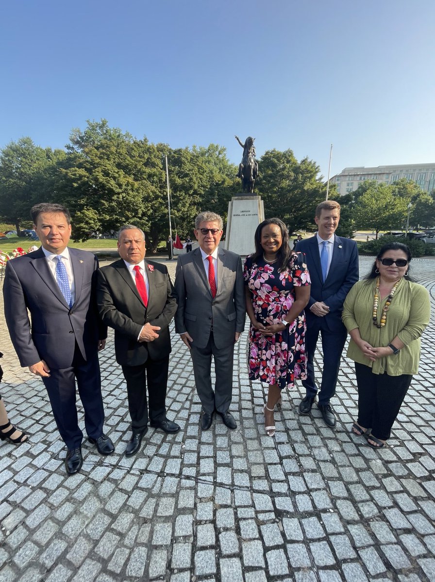 SecretaryofDC's tweet image. Happy National Day to the Republic of Peru! This week, #TeamOS participated in #PeruNationalDay activities at both the Ambassador&apos;s residence as well as the Flag Raising/Wreath Laying Ceremony at Jose de San Martin Memorial Triangle Park! #WeAreDC