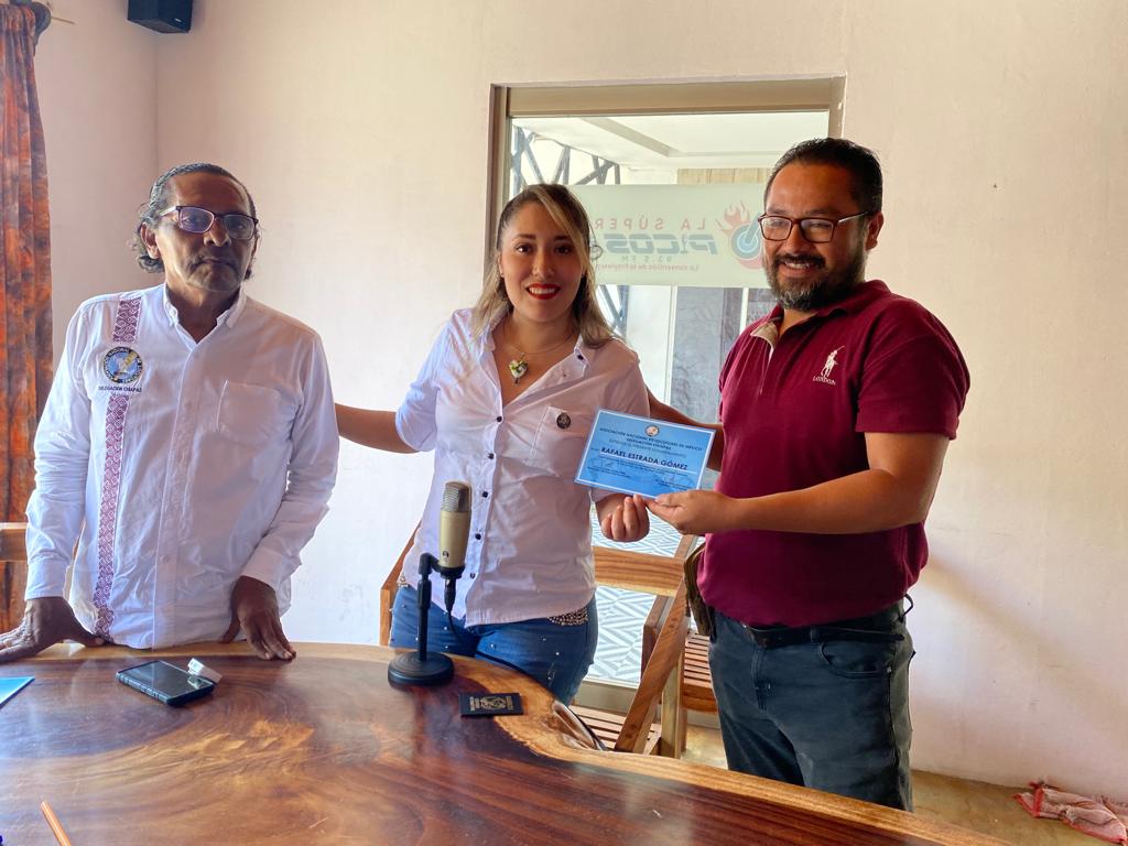 PeriodismoExpre's tweet photo. ¡KO!: Crece y se consolida la @locutoresmexico con el ingreso de nuevos socios de radios comunitarias en Revolución Mexicana, Villacorzo; La Super Picosa 93.5 FM "La Consentida de la Fraylesca" y Radio Mexicana 98.1 "Revolucionando tus sentidos". 
¡Bienvenidos!. https://t.co/wu50ToJLcC