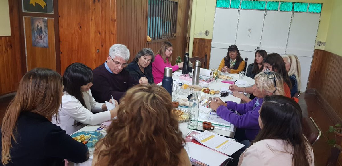 claudiojpoggi's tweet image. Esta tarde mantuve una extensa reunión de trabajo con Docentes de Nivel Inicial representantes de la Unión Nacional de Educadores de Nivel Inicial - UNADENI - Pudimos intercambiar información para la implementación de la Sala de 3 años. Muy buena reunion.