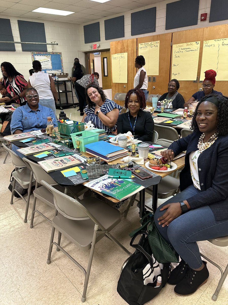 Did someone say 🌟TEAMWORK 🌟 &amp; 💚SCHOOL PRIDE? 🤍⁉️ If so, they were talking about the 🍏Shuman Scholar Educators 🍏 on their 1st day back‼️ We are in FULL CONDITION mode  🏃🏾‍♀️🏋🏾‍♂️🏇🏾to help our scholars 🏆🥇 LEARN like a CHAMPION‼️🥇 
#GrowingGreatnessOnGoebel