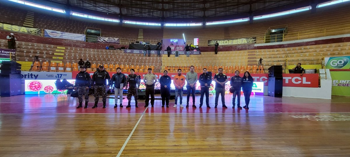 GuardiaCuenca's tweet photo. ¡Formamos parte de las tradiciones!

#GuardiaCiudadana está presente en la inauguración del #MundialitoDeLosPobres.

Todas las fechas contarán con nuestros agentes para cuidar el #OrdenControlSeguridad junto a todos los organismos que forman parte del #EOICuenca.

#AmorPorCuenca https://t.co/XierybPmJJ