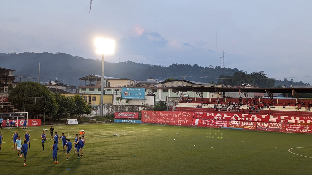 Ya en el estadio Santa Lucía, por <a href="/Lared1061/">La Red</a> lo que necesitas saber. Malacateco Vs. Xelajú MC. Minuto a minuto, jugadas a jugadas, gol a gol. Con <a href="/dixonvasquez_LR/">Dixon Vasquez</a> Carlos Zacarías