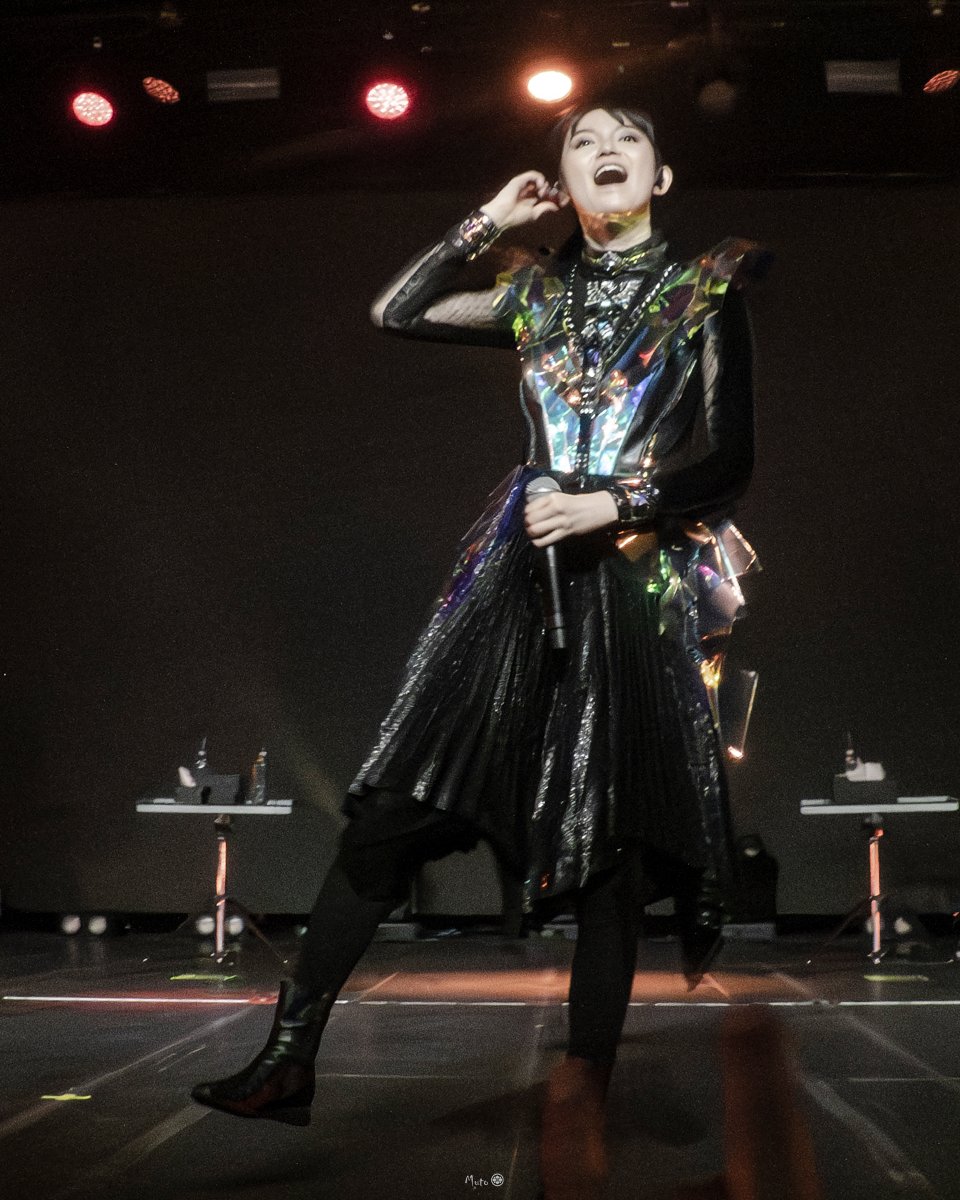 muto_fukudoya's tweet image. イヤモニを外して"Babymetal！"を聞くすぅ様
＃SUMETAL listening to our "Babymetal !" with ear-monitor taken off
SYD23-038
#BABYMETAL