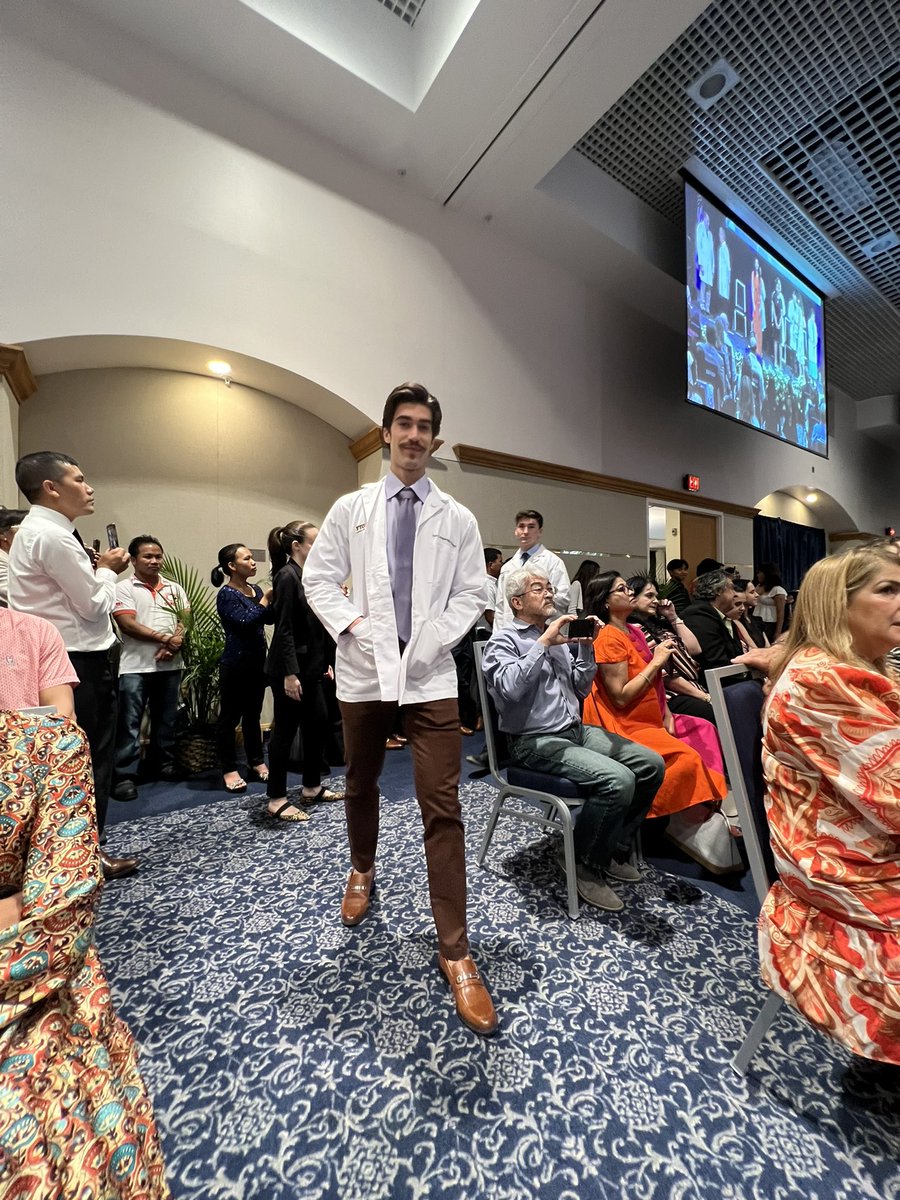 MiaDughi's tweet image. Proud sister! @iancespedes 🥼🩺#PantherPride #FIUmed @FIUMedicine #PawsUp #whitecoat