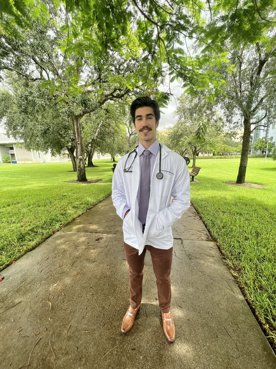 MiaDughi's tweet image. Proud sister! @iancespedes 🥼🩺#PantherPride #FIUmed @FIUMedicine #PawsUp #whitecoat