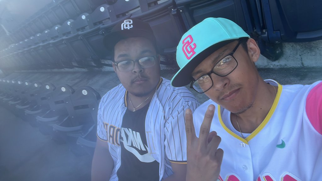 Gabe_2003's tweet photo. #BringTheGold LFGSD!!!!!! https://t.co/8cUKys6ky8