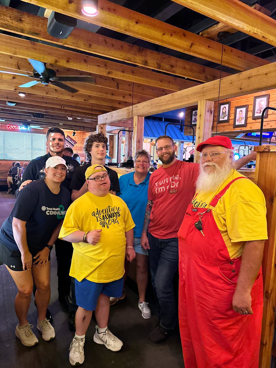 Officers from @DallasPD showed up to the Terrell #TexasRoadhouse for the annual #tipacop event. Since the Big D does not have a roadhouse, officers went where needed to support @SOTexas. #LETR #SpecialOlympics