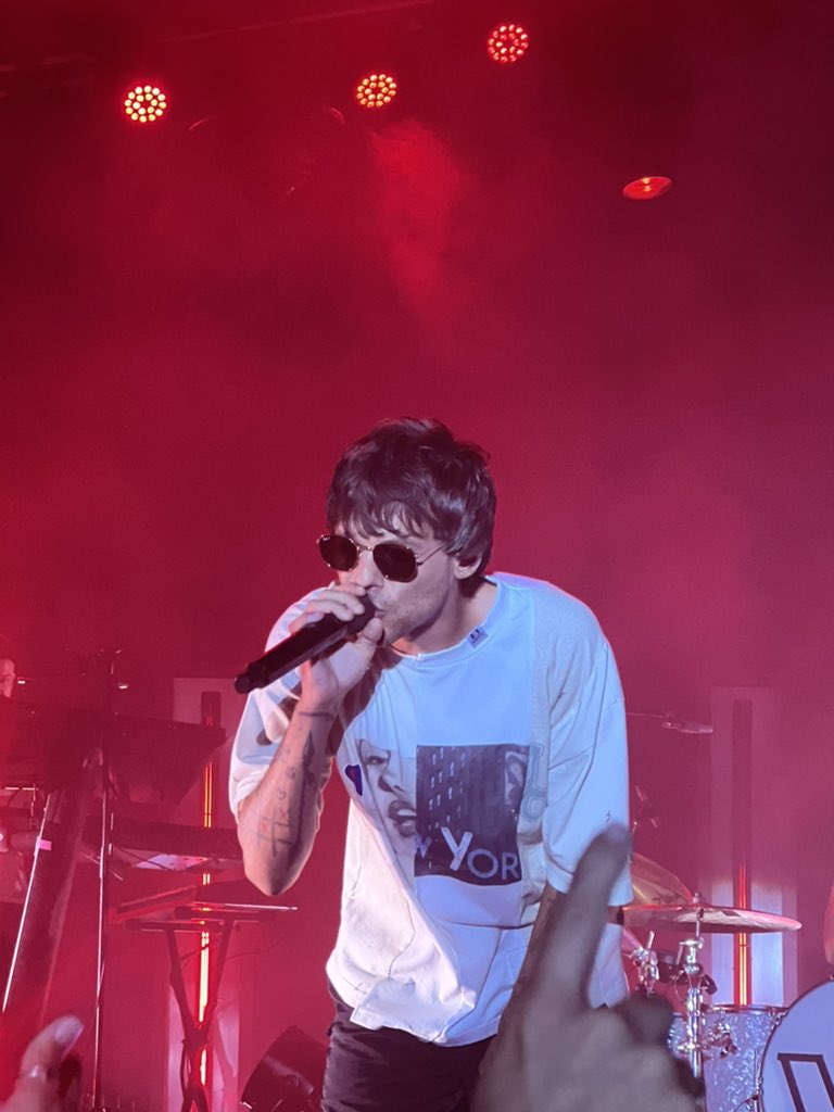 HLDTour's tweet photo. Louis looking like 😎
#FaithInTheFutureAsburyPark
7.28.23

📸: harrytoemuncher https://t.co/CVq2xHIDoH