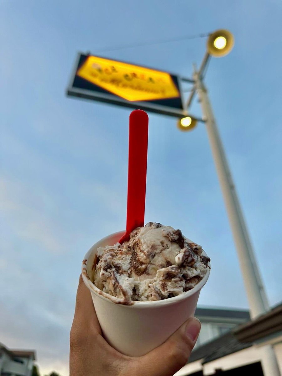 Follow the signs and find something sweet at Seacliff, Fair, and Ocean Street! 

📸: somethingspecialtwins/IG