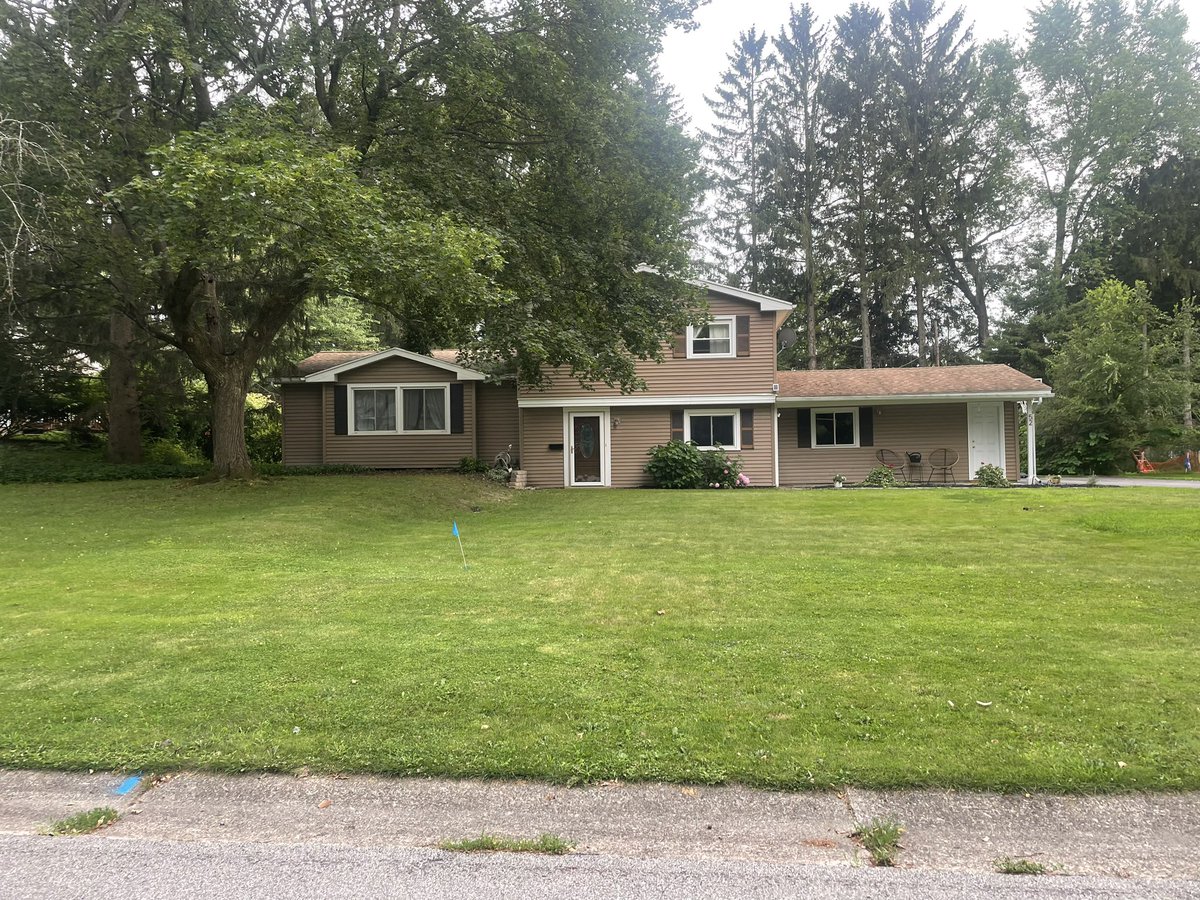RocketmanelonT's tweet photo. @baseballhall So, we have a pit stop in #Penfield NY.
If you want a fantastic chicken sandwich you really need to stop at #TheMagnet
You won’t be disappointed.
Oh, added bonus 😎 here’s the house I lived in until I was 4 years old.
#SummerRoadTrip https://t.co/3XfBGpgTGa