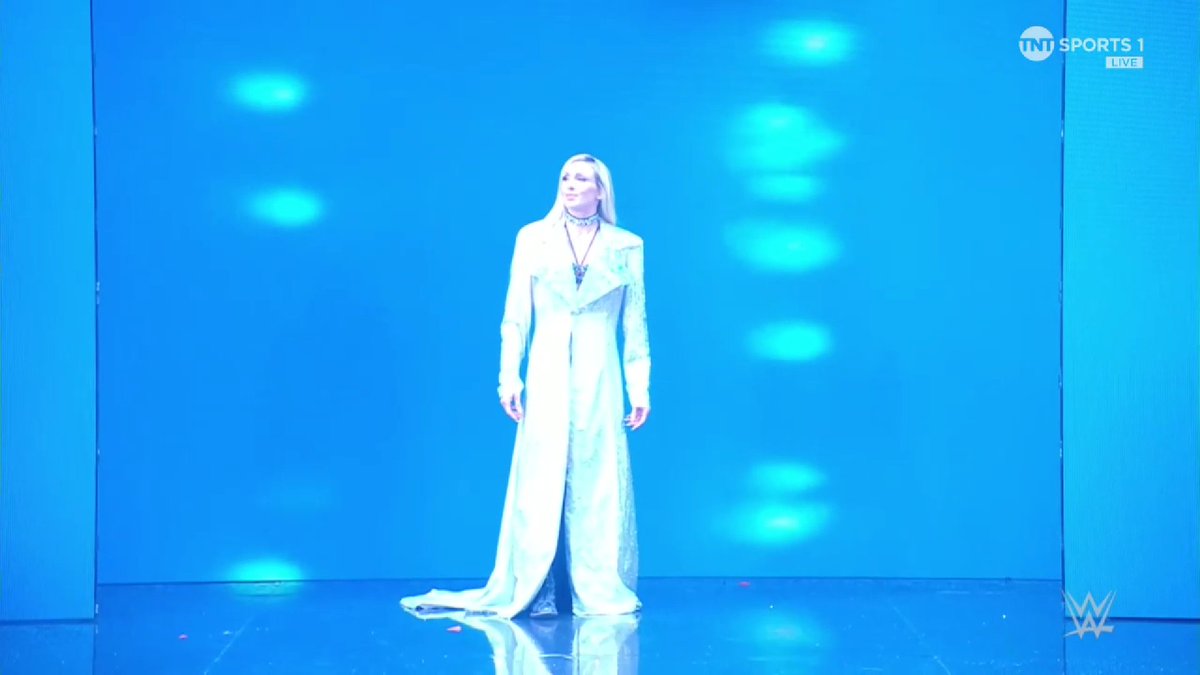 CFlairdotcom's tweet photo. #CharlotteFlair #TheQueen #WWE #Smackdown https://t.co/vpQ9MgnpLo
