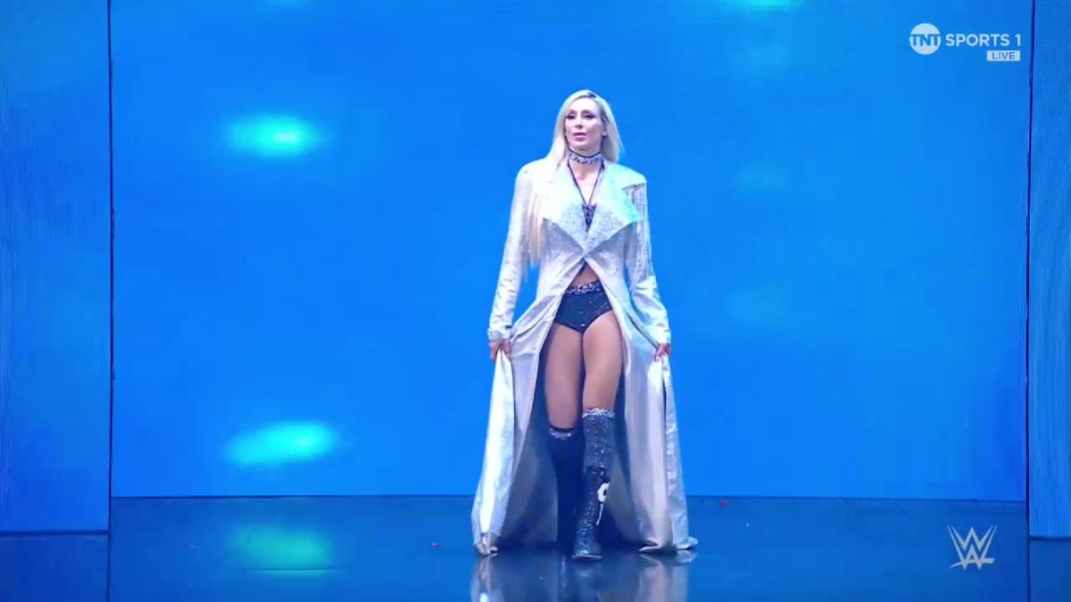 CFlairdotcom's tweet photo. #CharlotteFlair #TheQueen #WWE #Smackdown https://t.co/vpQ9MgnpLo