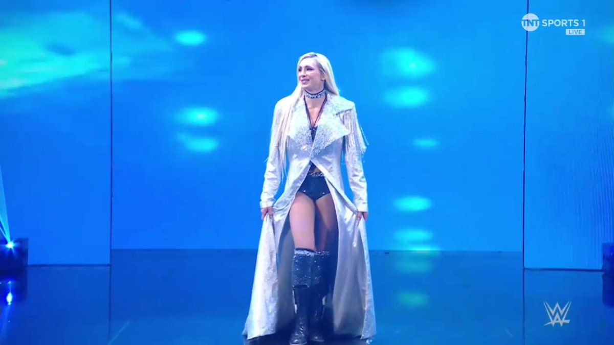 CFlairdotcom's tweet photo. #CharlotteFlair #TheQueen #WWE #Smackdown https://t.co/vpQ9MgnpLo