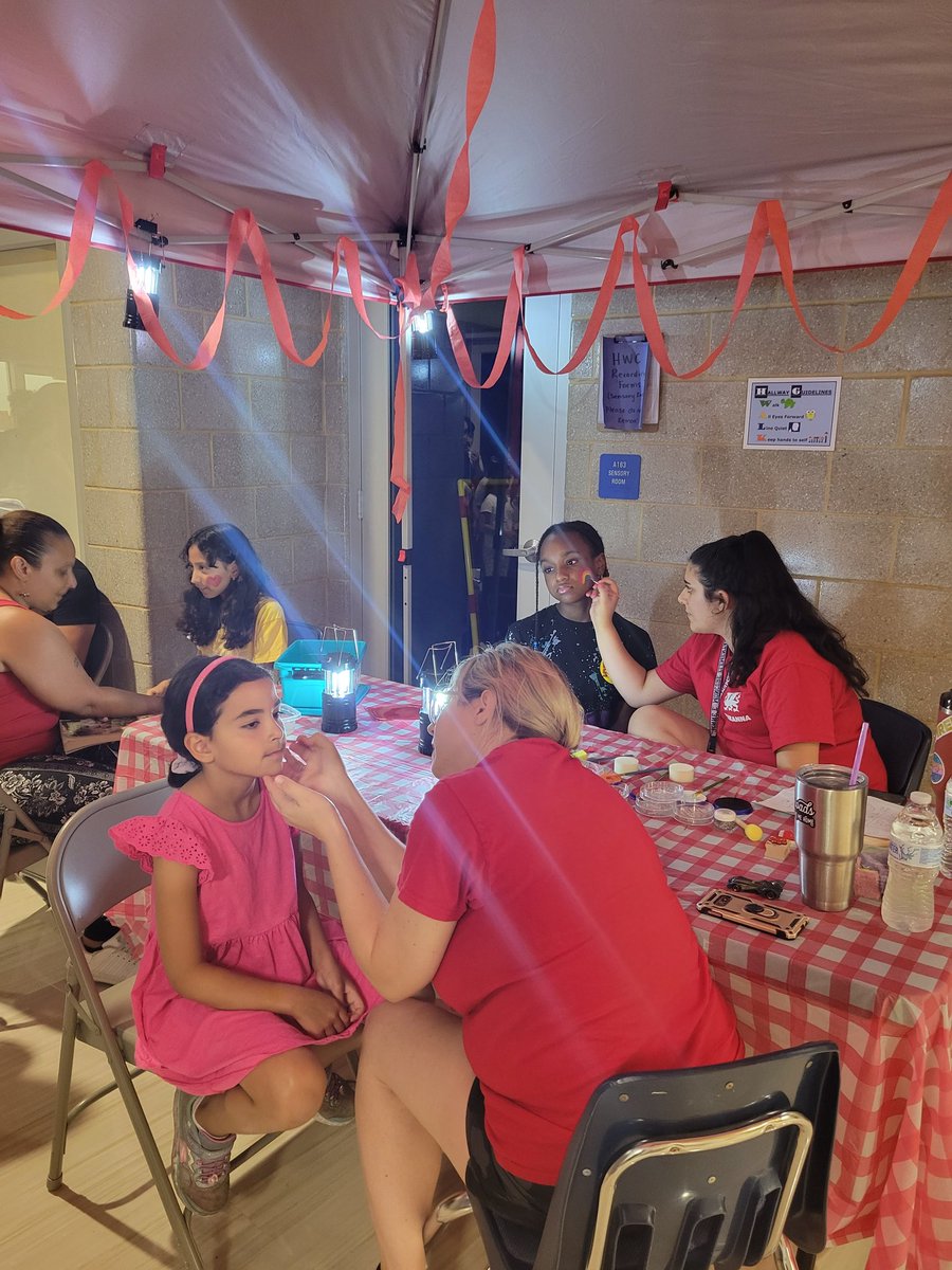 NClemente16's tweet photo. We had so much fun at our Back to School Bash. Going to be one amazing year! 6 houses= 1 BearNation! https://t.co/78GSdJycdj