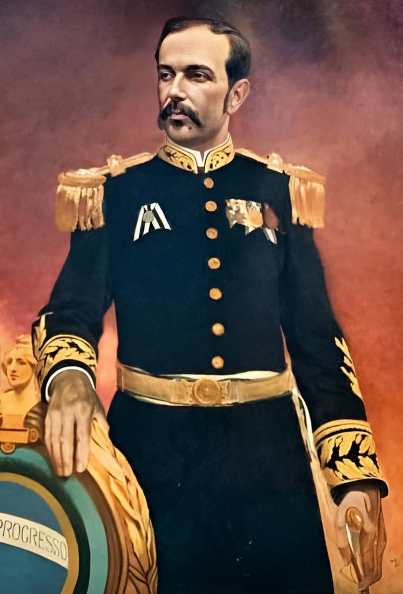 EXLionHeart's tweet photo. «Não confiava em muita gente, não contava muito sobre o que iria fazer. Seu caráter, como governante, era ser bastante centralizador. Tinha obsessão com a figura de Napoleão Bonaparte, era sua grande referência de poder» https://t.co/kx5GAdBltP