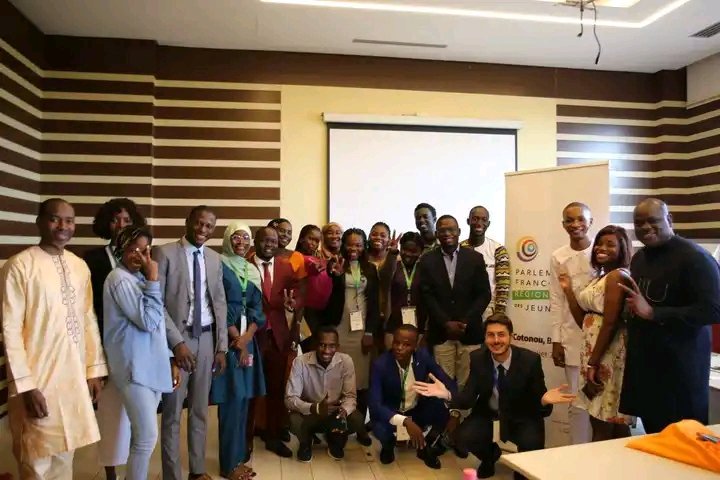 Les échanges avec le groupe ivoirien Yodé et Siro sur les thèmes de l'engagement citoyen et de l'environnement ont ouvert la troisième journée du Parlement Francophone Régional des Jeunes , s'en sont suivies d'autres communications.
#Pfrj1
#Abf