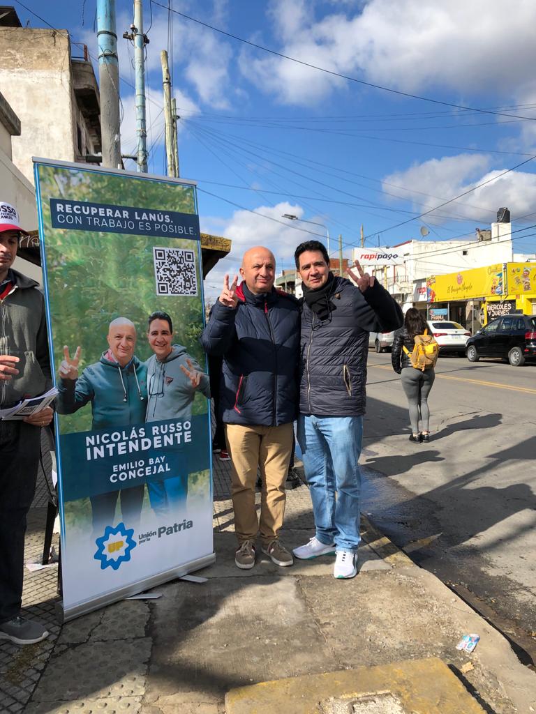 CristianeBay's tweet photo. Caminata en Monte Chingolo

El día miércoles recorrimos junto a @RussoNicolasOk el centro comercial de Monte Chingolo, recibiendo el cariño de los vecinos.
Vamos a recuperar Lanús, con Trabajo es Posible. https://t.co/OYAHo4U8Kq