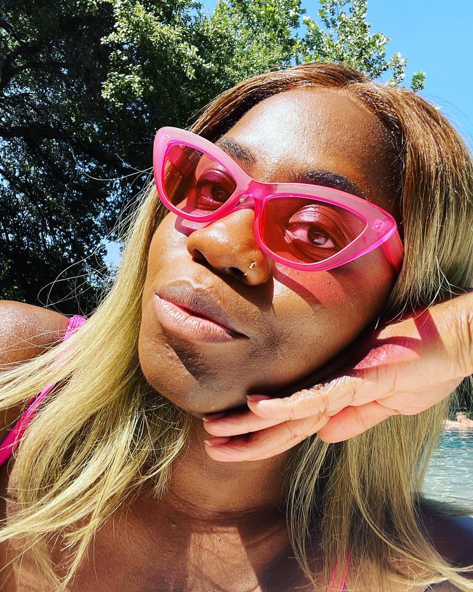 suppaarthead's tweet photo. #Barbie #PoolSideBarbie Fun by the pool before #DreamCon #DreamCon2023 https://t.co/kvrlrJuXeE