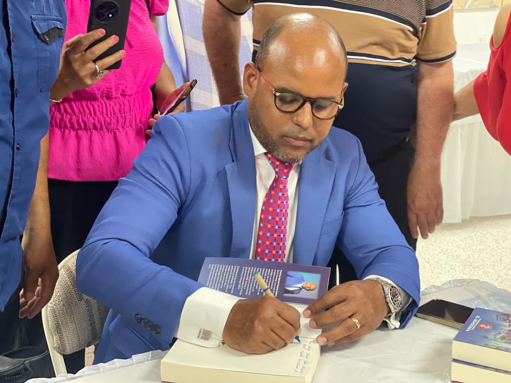 eldemocratard's tweet photo. Todo un éxito en la ciudad de New York nuestro libro, la Plaza De la bandera y el derrumbe del pacto secreto de la corrupción.
#newyork #haití #eldemocrata #dominicanos #rd #santodomingo #franciscotavarez https://t.co/f8jJzdxNud