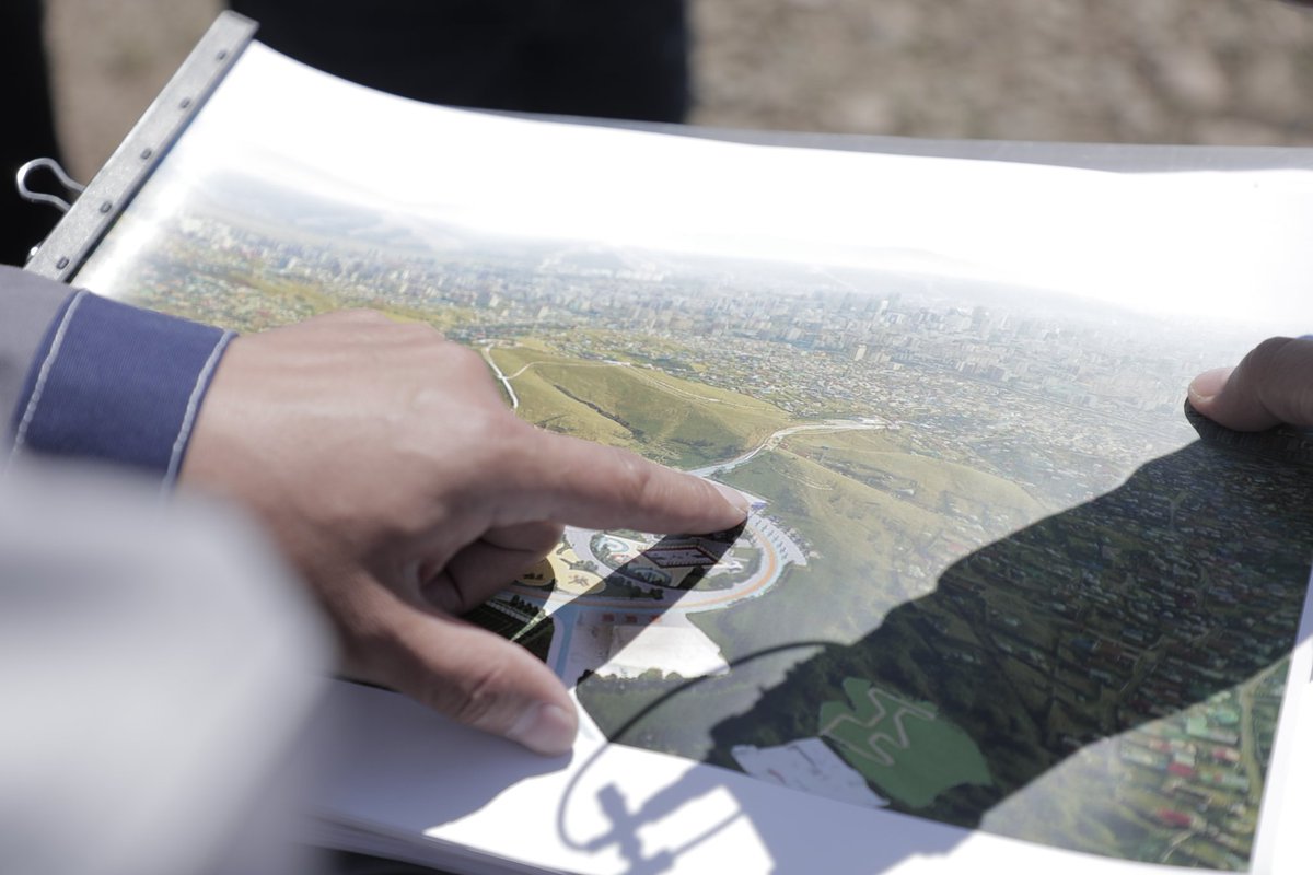 12-р сард ашиглалтад орох дүүргийн 2,21,27,29 зэрэг хороодын дунд хийгдэж буй Зайсан-2 буюу Дарь-Эх цогцолбор. Ногоон байгууламж, спорт комплекс, гэрэлт гудамж, экстрем талбай гээд бүгд энд бий. Баянзүрх дүүрэг, Улаанбаатарчуудын зорьж ирэх дуртай жишиг байгууламж байх болно.