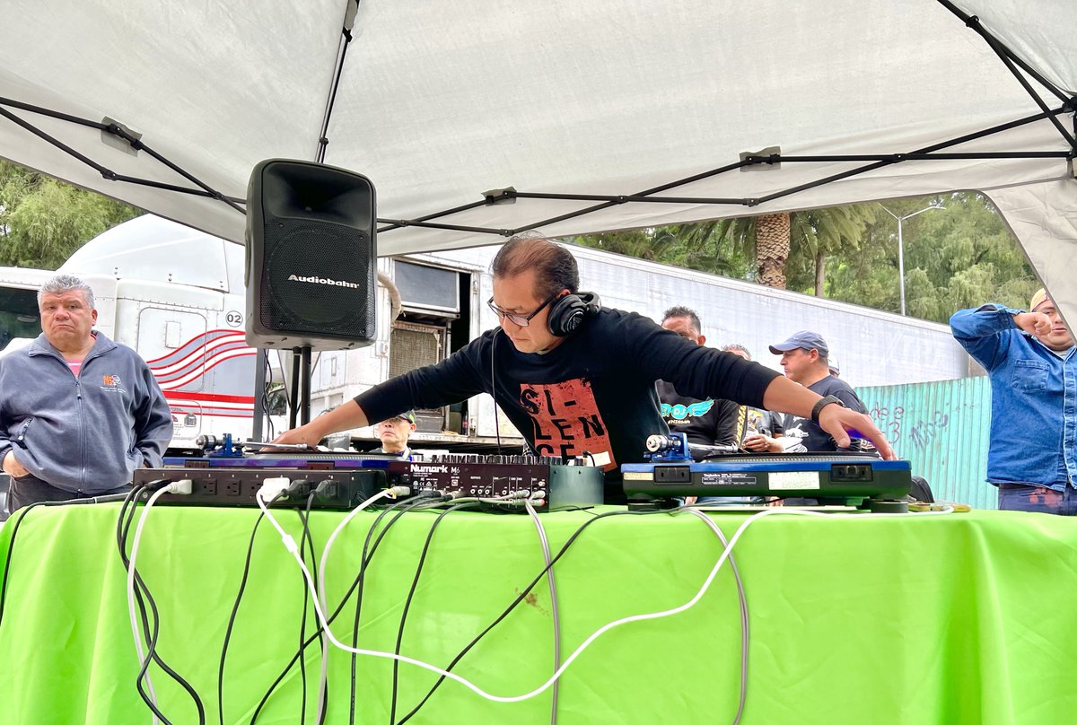 MultiSurMx's tweet photo. Todo listo para la presentación de PolyMarchs esta noche en la Alcaldía de Xochimilco

🕺 Esta noche, en Xochimilco, después de 12 años de espera, Polimarch regresa para hacer bailar a sus fans. ¡No te pierdas esta fiesta inolvidable llena de luces, ritmo y diversión! https://t.co/ONoyz7dq14