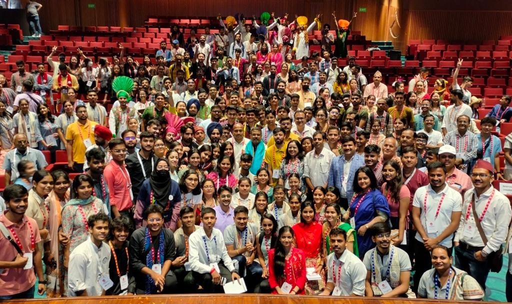 It's a privilege to meet our Hon'ble Union Education Minister, Shri Dharmendra Pradhan Ji and ex-collector of Salem, Mrs. Rohini Madam during Akhil Bhartiya Shiksha Samagam, celebration of #NEP2020 3rd anniversary <a href="/EBSB_YuvaSangam/">Yuva Sangam</a> <a href="/EduMinOfIndia/">Ministry of Education</a> <a href="/dpradhanbjp/">Dharmendra Pradhan</a> <a href="/AICTE_INDIA/">AICTE</a>