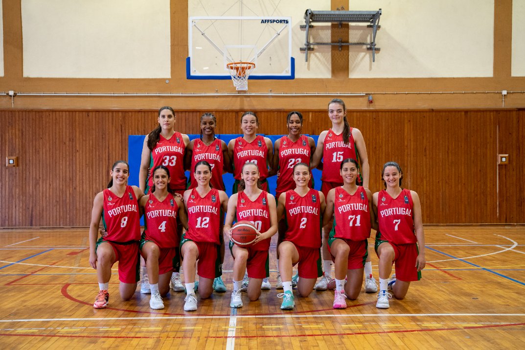 fpbasquetebol's tweet photo. 🏀 𝐆𝐀𝐌𝐄𝐃𝐀𝐘!  

Dia de estreia para a seleção portuguesa de sub20 femininos no Campeonato da Europa - Divisão A. 

𝑽𝒂𝒎𝒐𝒔, 𝑺𝒆𝒍𝒆𝒄̧𝒂̃𝒐! 

🇵🇹 Portugal vs. Chéquia 🇨🇿  
⏰ 11h00
📺 https://t.co/Lb2wn5rODJ

 #SomosBasquetebol #u20 #FIBAU20Europe https://t.co/FuNwLsuvB6