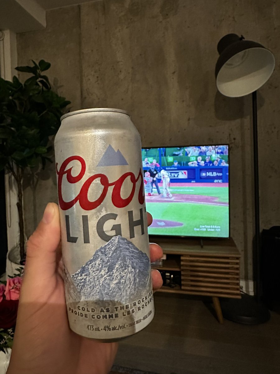 Mountains are looking extra blue tonight <a href="/BarstoolBigCat/">Big Cat</a> <a href="/PFTCommenter/">PFT Commenter</a> <a href="/PardonMyTake/">Pardon My Take</a>