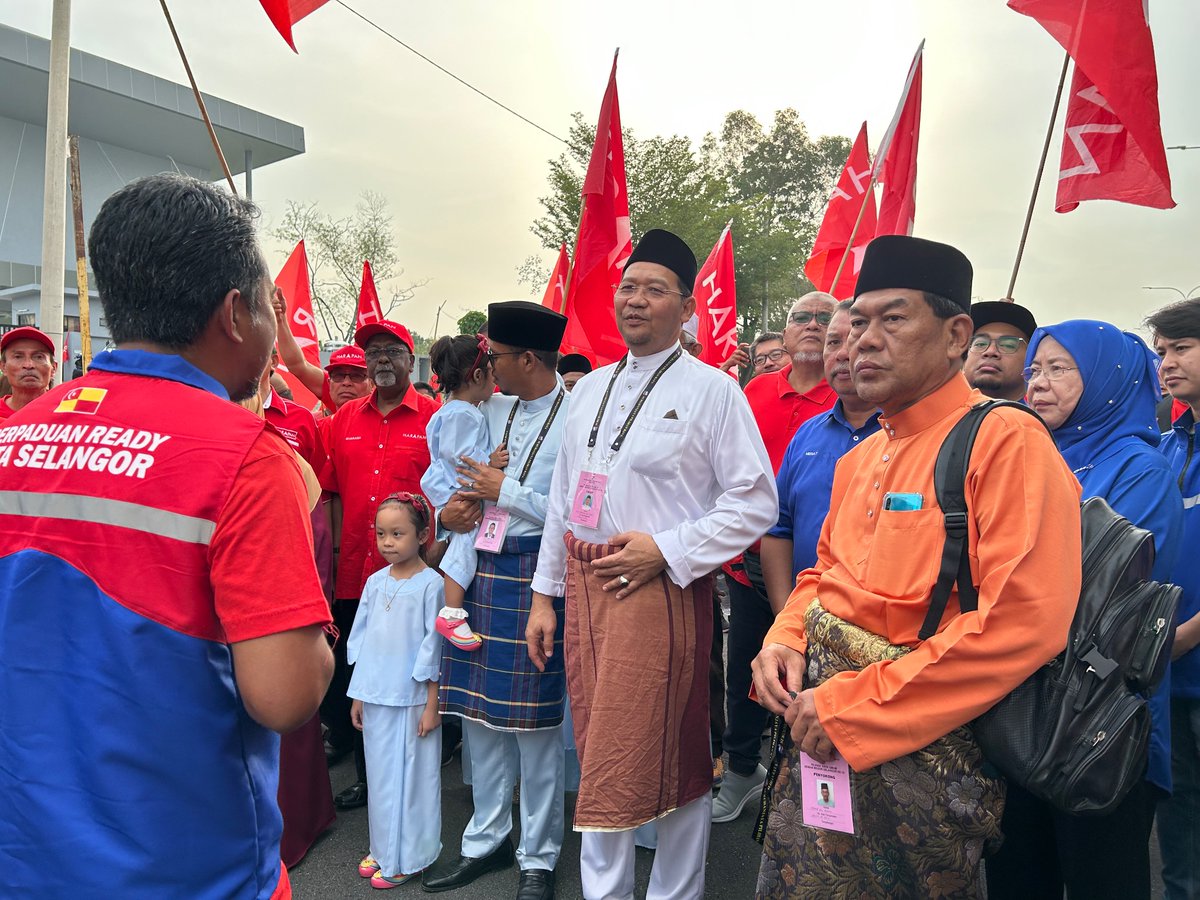 DewiAbdRahman26's tweet photo. Warna-warni hari penamaan calon DUN Paya Jaras & Kota Damansara di Dewan Kenanga Pejabat Daerah Tanah Petaling
#N38
#N39
#PRNSelangor
@Media_Selangor https://t.co/z9rhYShwFv