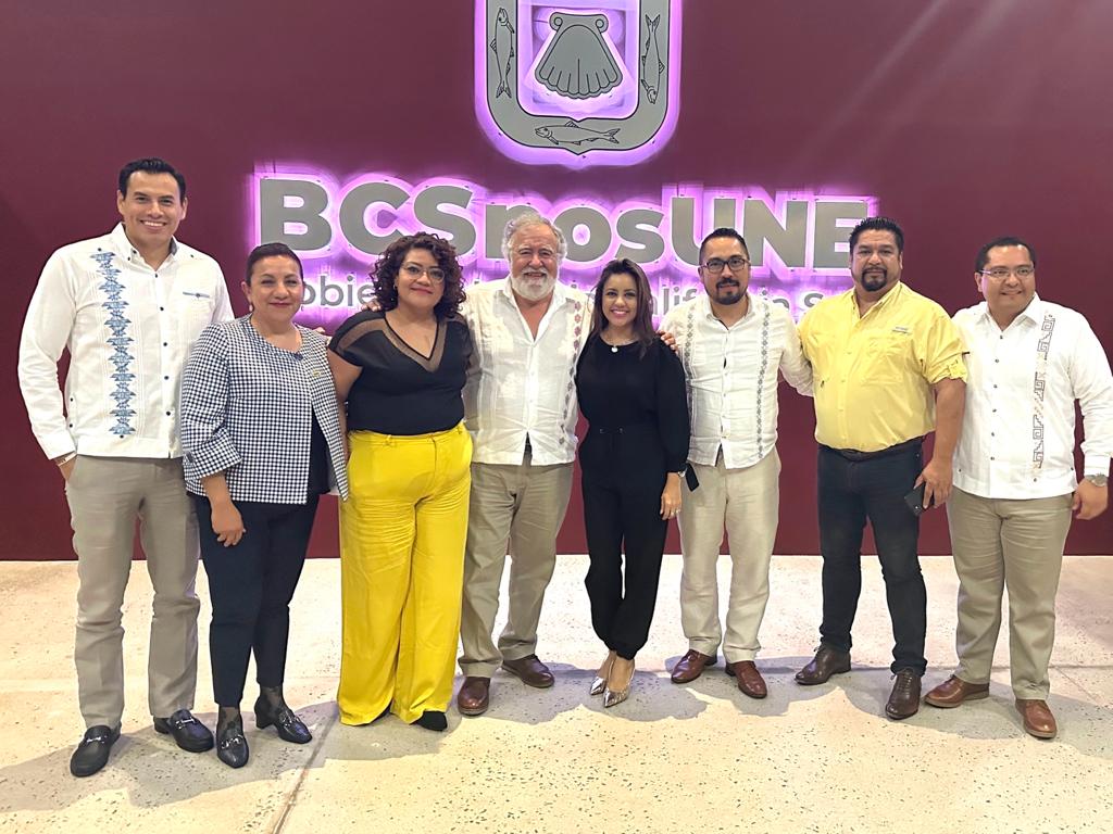Fcojuarezgto's tweet photo. Es un honor compartir experiencias con mi amigo @Carrillorios88 en el lanzamiento de la estrategia nacional para identificación y denuncia de la #TrataDePersonas https://t.co/SXsXkARQYP